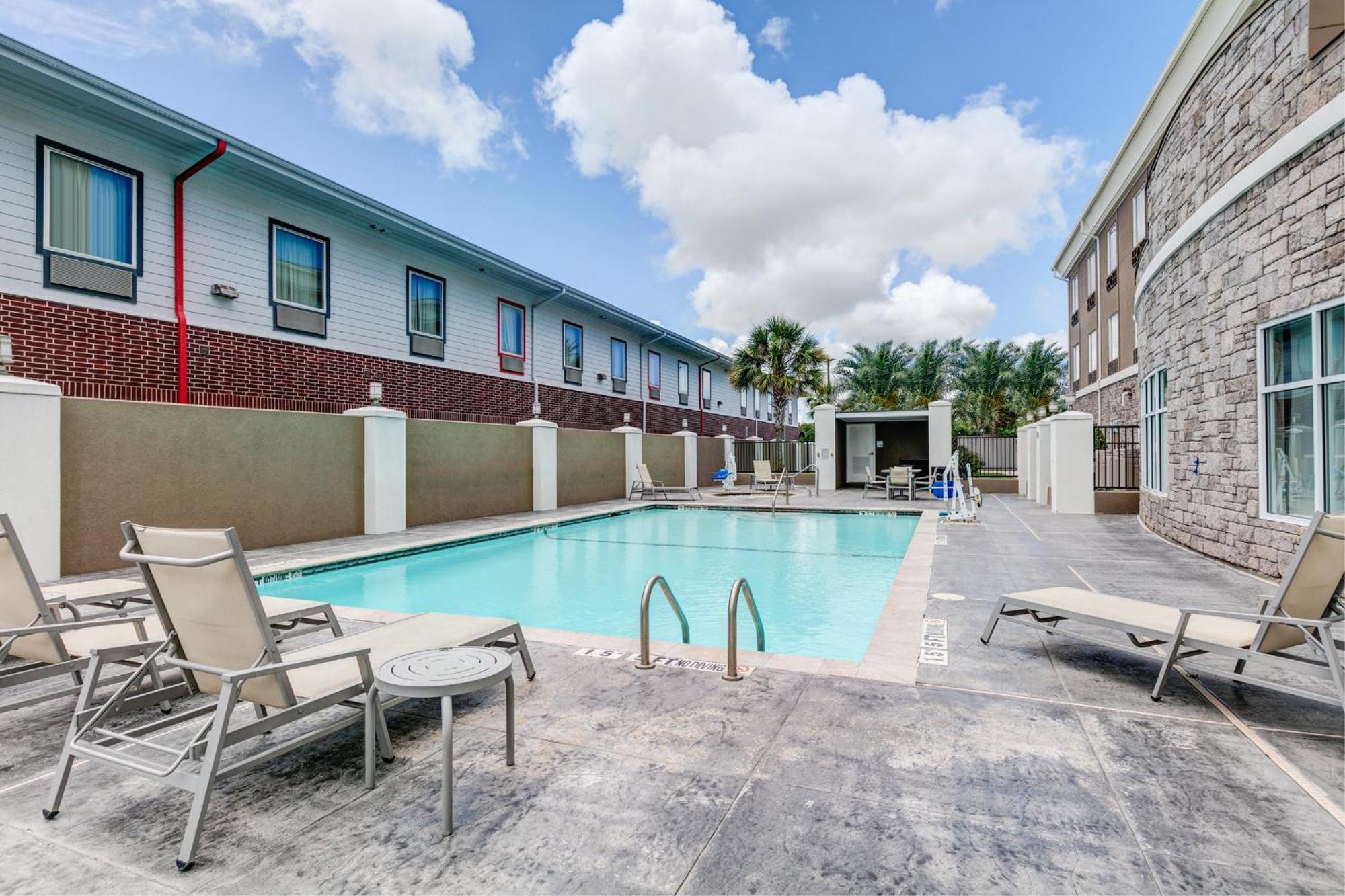 Holiday Inn Express Hotel & Suites Clute-Lake Jackson By Ihg Bagian luar foto