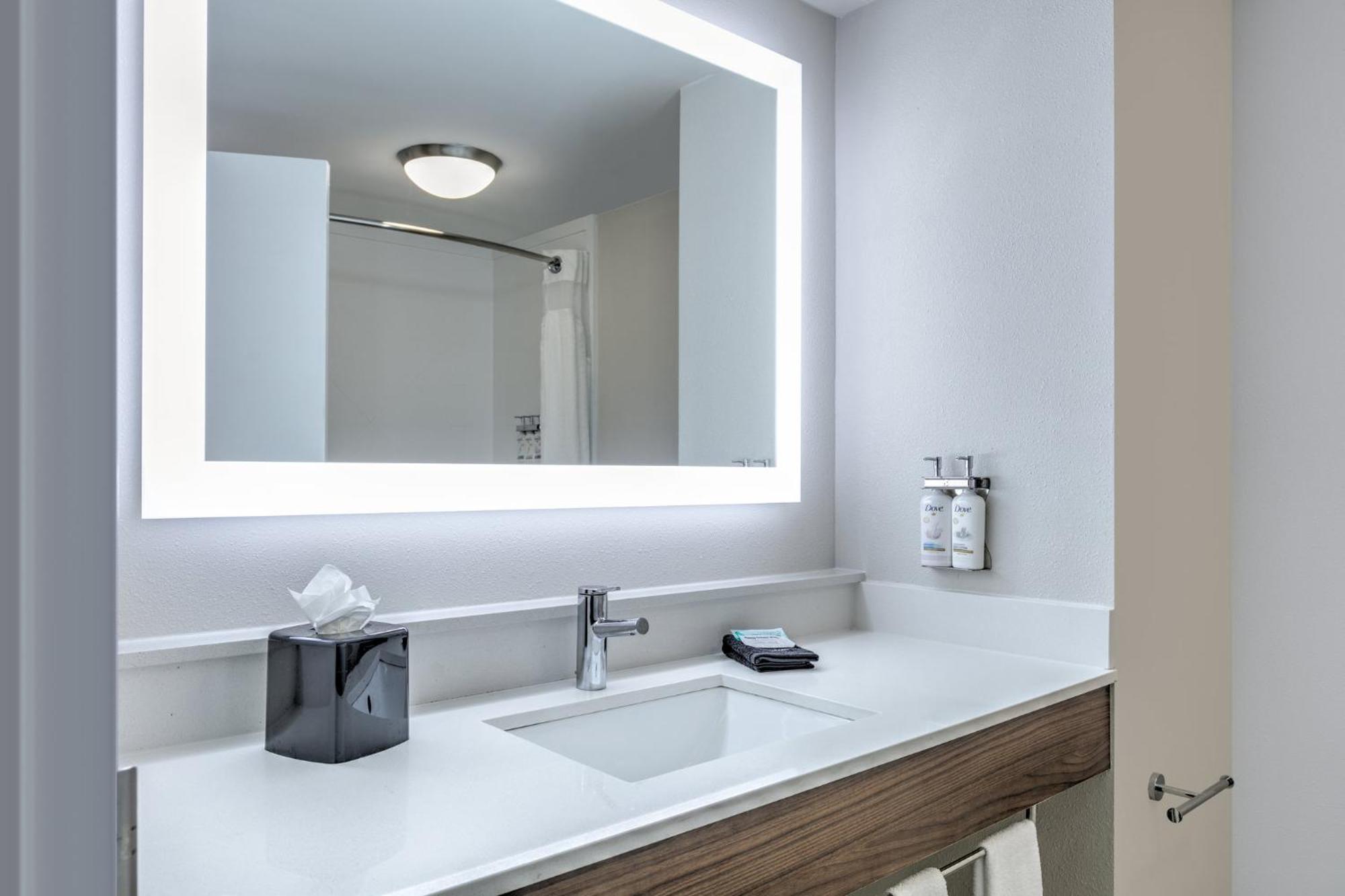 Holiday Inn Express Hotel & Suites Clute-Lake Jackson By Ihg Bagian luar foto