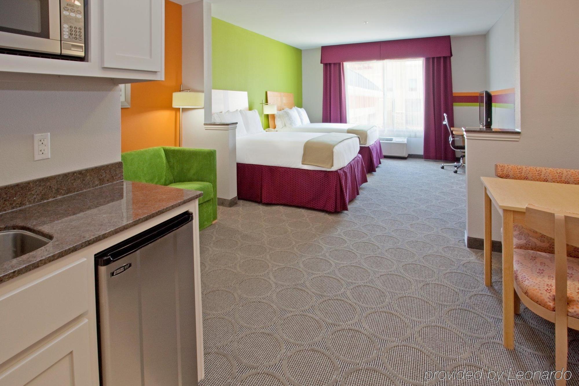 Holiday Inn Express Hotel & Suites Clute-Lake Jackson By Ihg Ruang foto