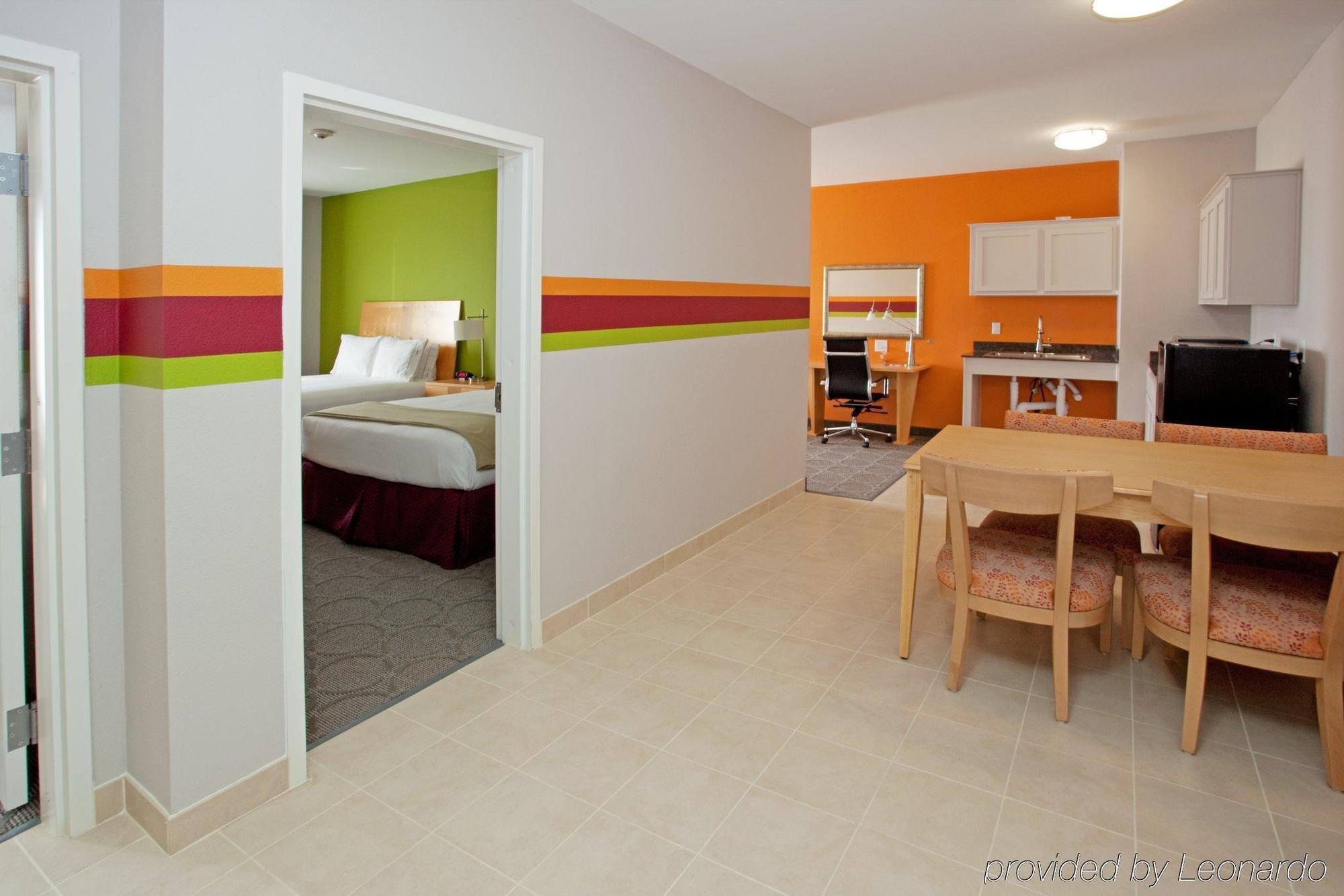 Holiday Inn Express Hotel & Suites Clute-Lake Jackson By Ihg Ruang foto