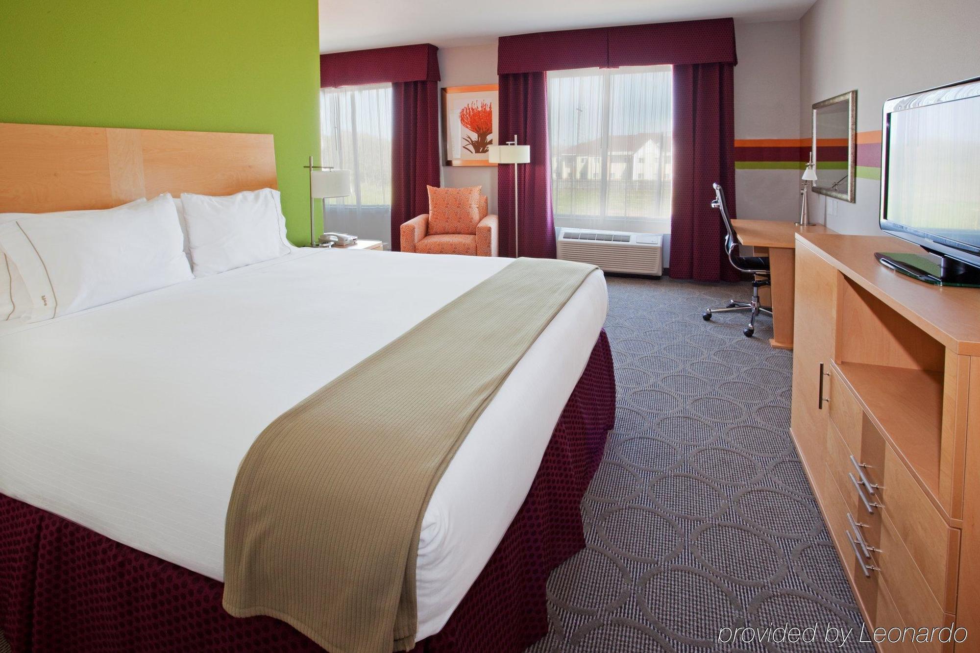 Holiday Inn Express Hotel & Suites Clute-Lake Jackson By Ihg Bagian luar foto