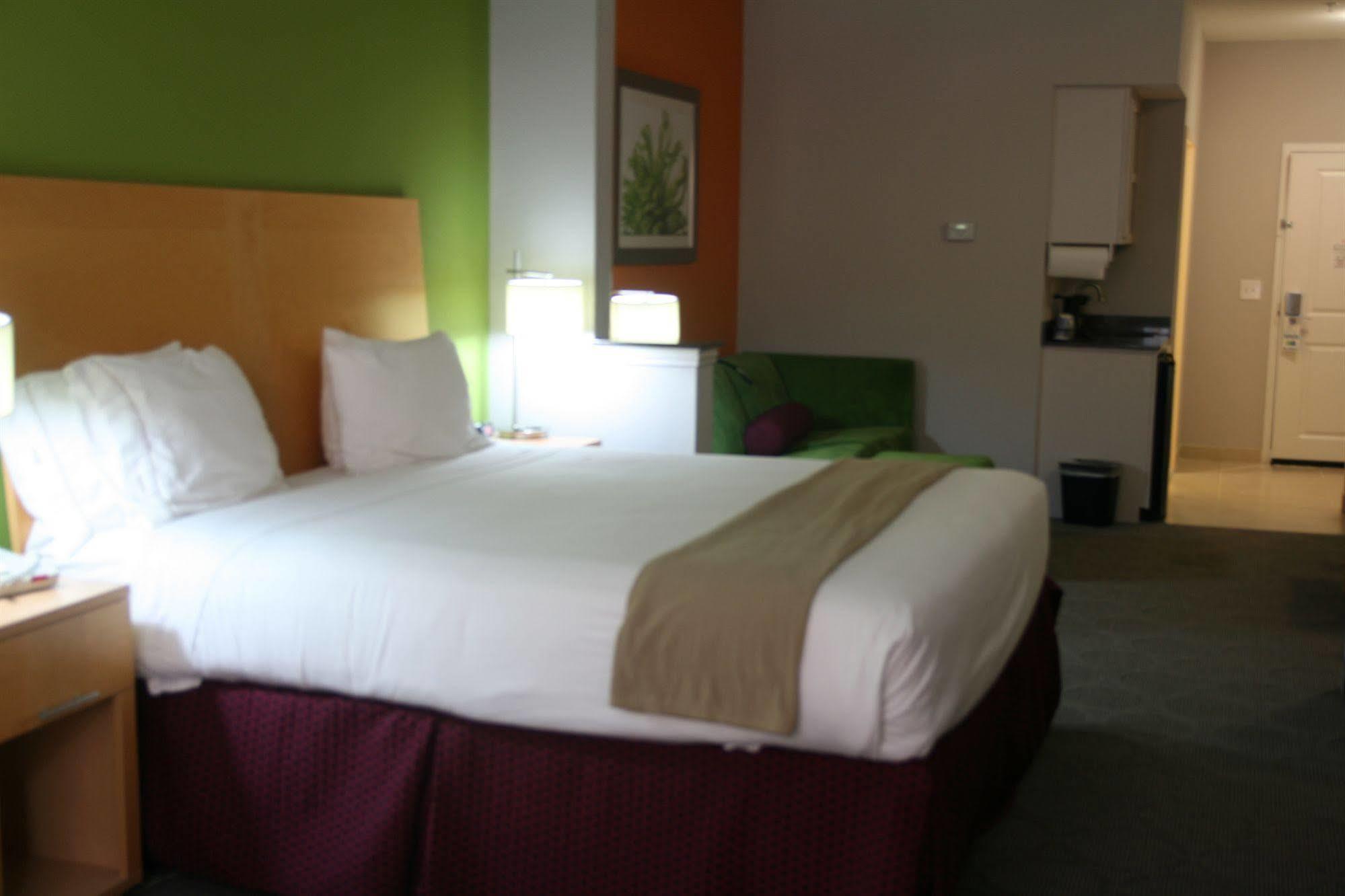 Holiday Inn Express Hotel & Suites Clute-Lake Jackson By Ihg Bagian luar foto